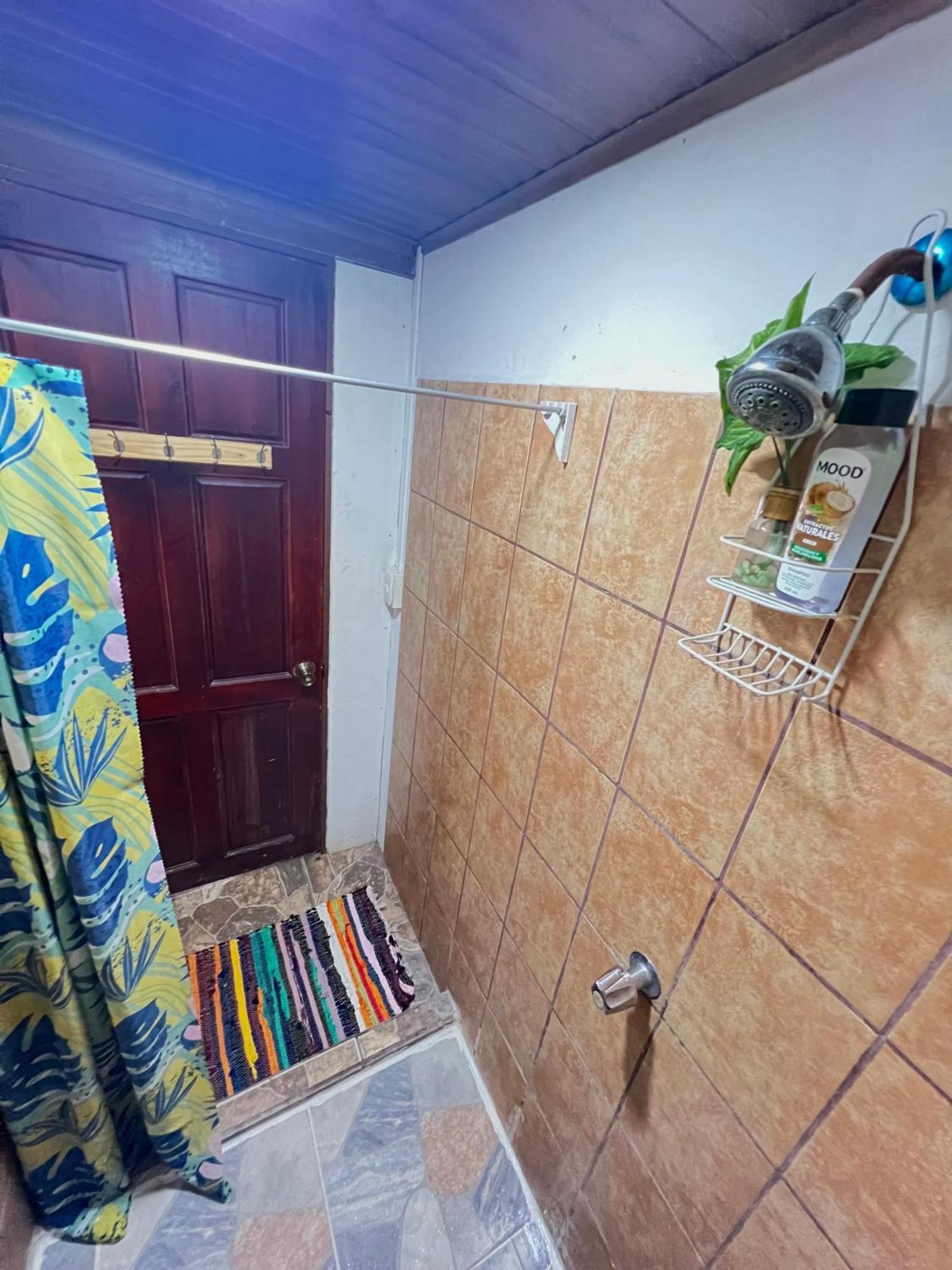 Cheap Hostel Quepos Eksteriør billede