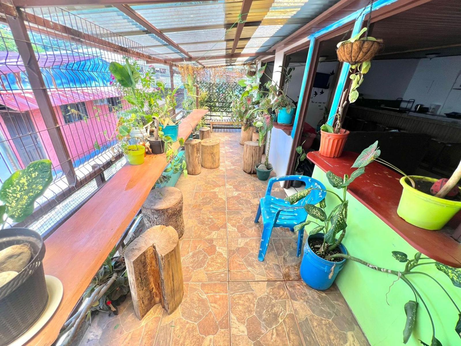 Cheap Hostel Quepos Eksteriør billede
