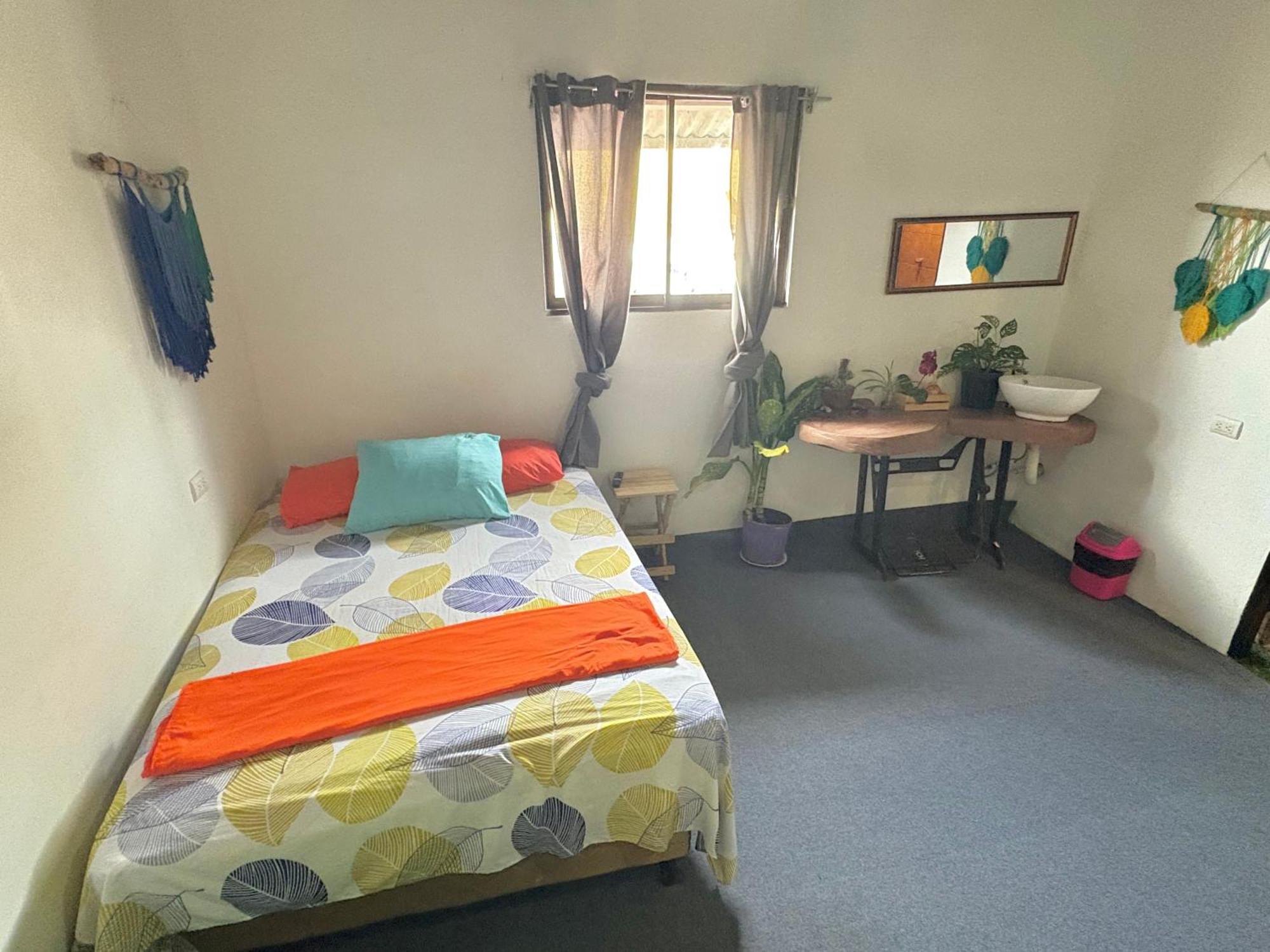 Cheap Hostel Quepos Eksteriør billede