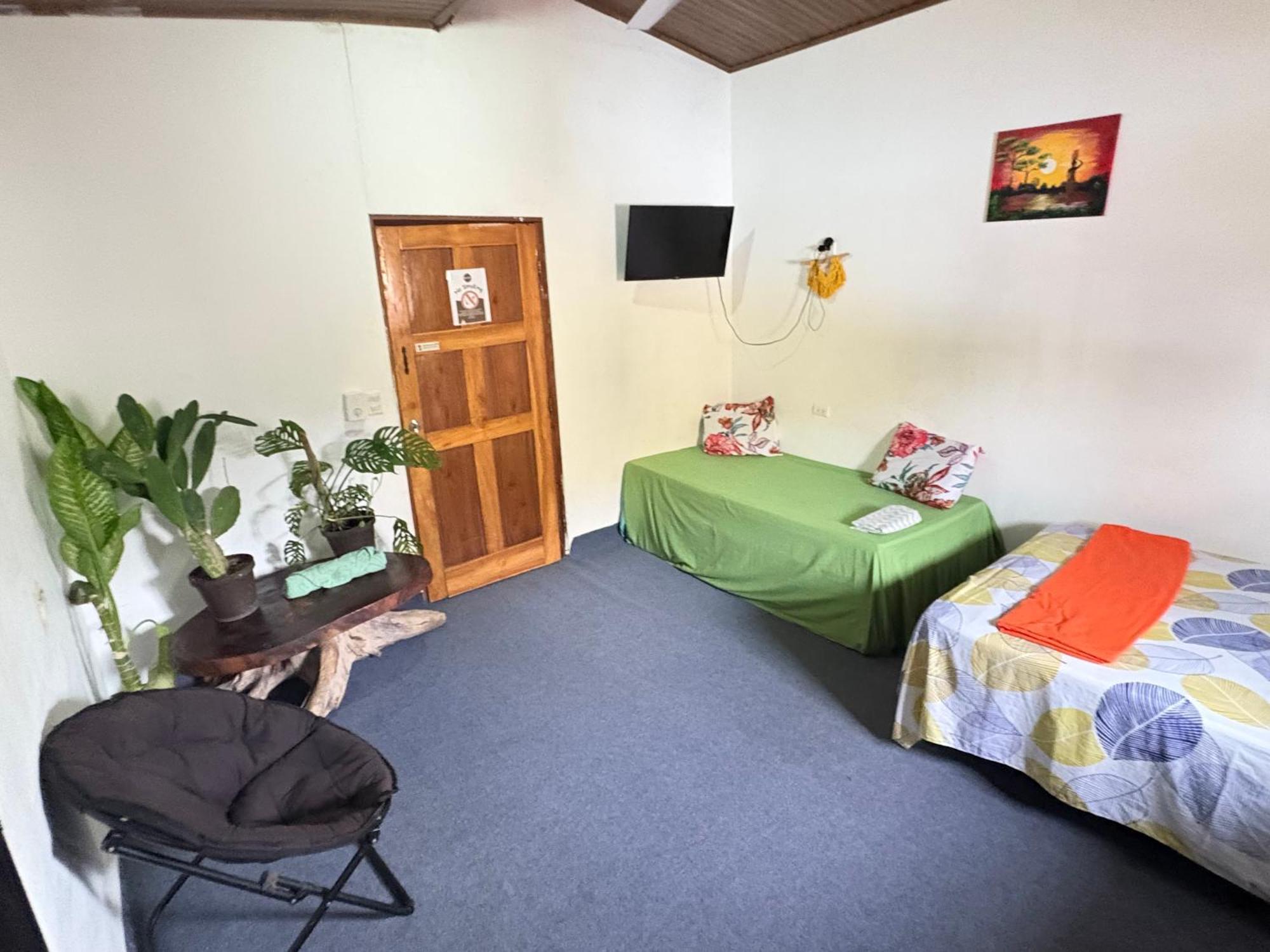 Cheap Hostel Quepos Eksteriør billede