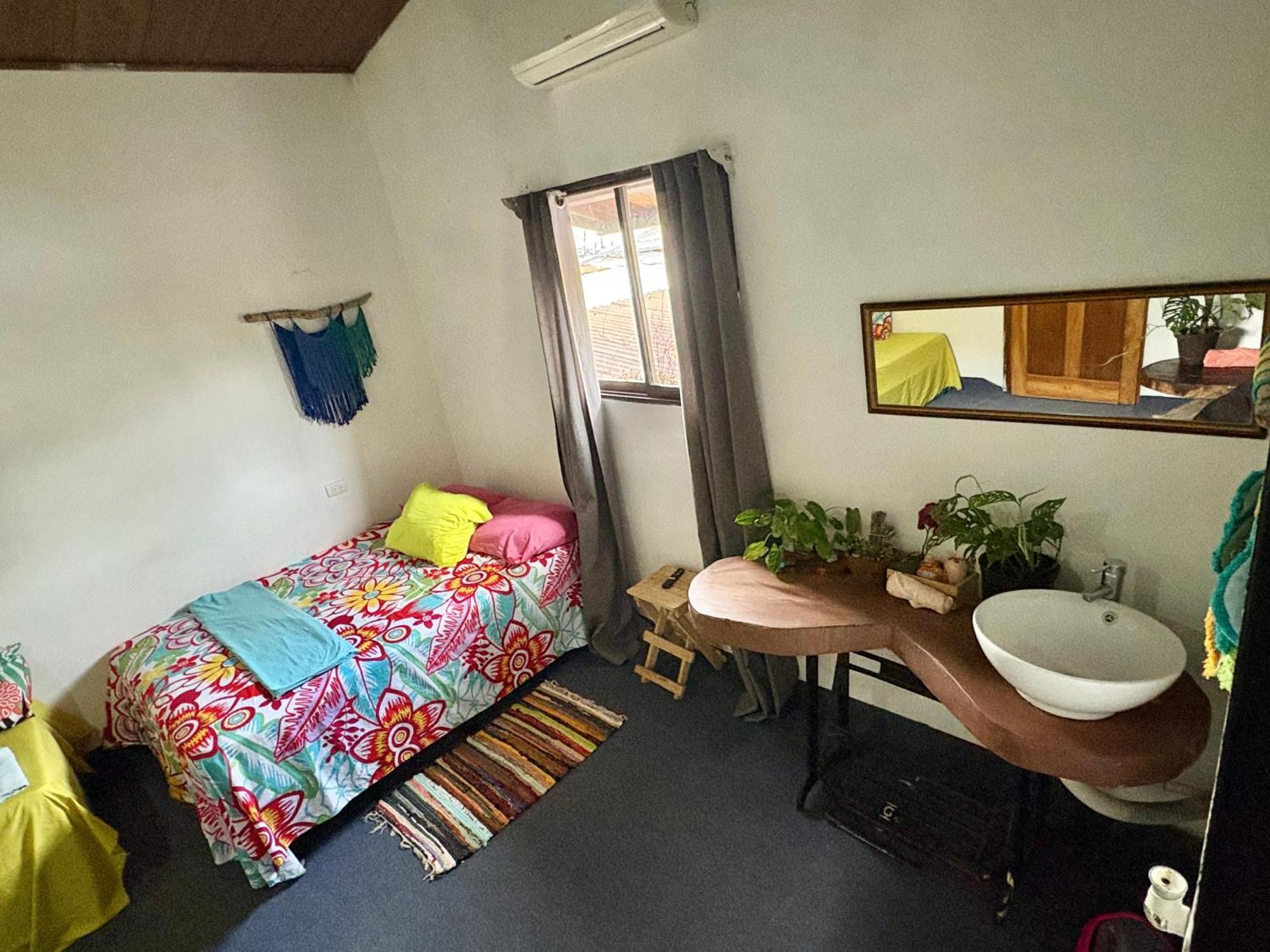 Cheap Hostel Quepos Eksteriør billede